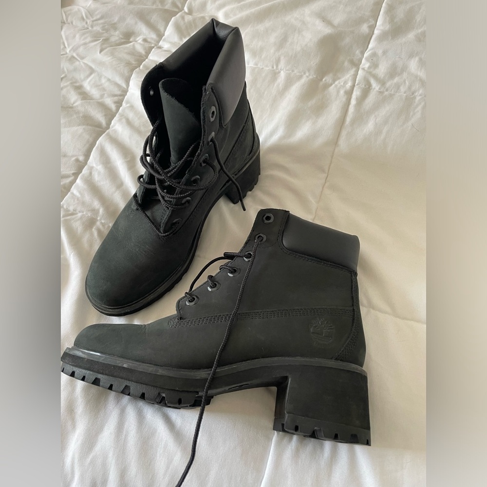 Womens Timberland Boots, size 7.5, Black, good condition gently used
